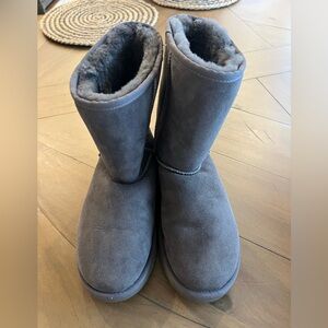 Gray short uggs